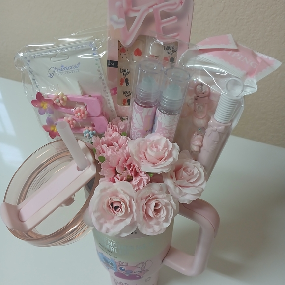 Stanley Pink Quencher H2.0 Tumbler with Accessories - Picture 2 of 3